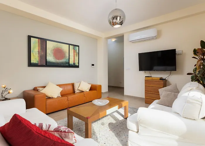 Christel Willa Latsi